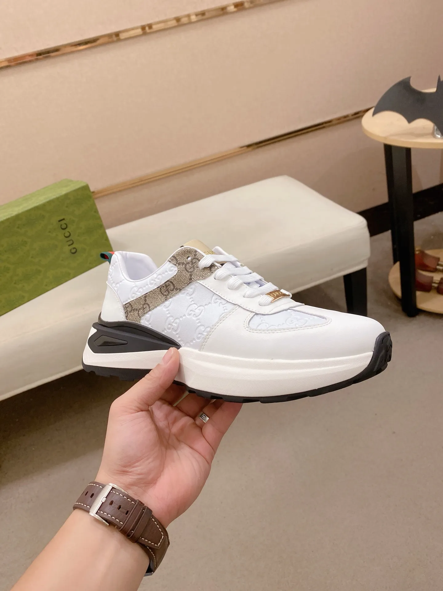 Factory price 442 men's shoes 💰New GUCCI (Gucci) counters are on the market at the same time, new men's shoes, 😘fabrics are selected imported cowhide, lining: sheepskin lining. 👍🏿 High-end ☄️ air-cushion molded anti-slip rubber outsole, exquisite lines, simple and elegant, comfortable and high-end for leisure travel. Code number: 38 to 44 (45 can be customized and cannot be returned or exchanged)